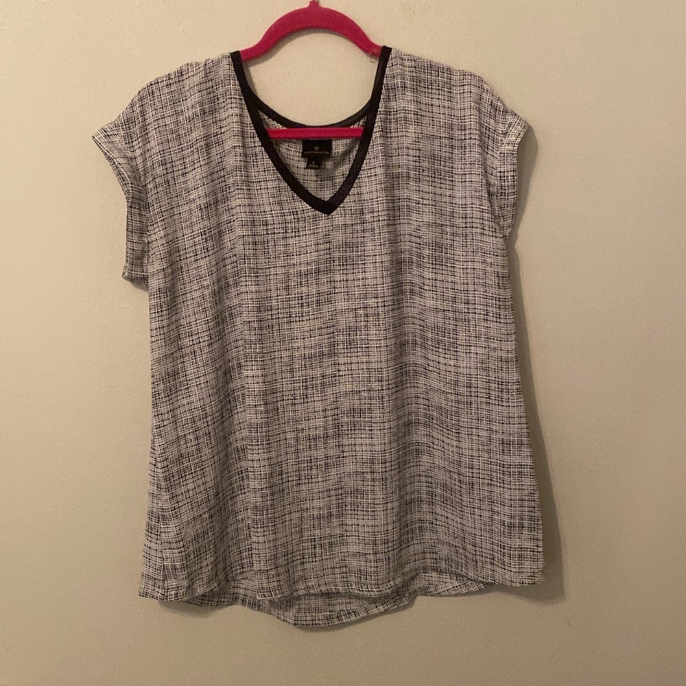 Worthington Black & White Cuff Sleeve V-Neck Blouse [Size: L]